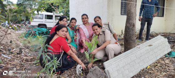 Paudharopan Abhiyan: पेड़ लगाओ, जीवन बचाओ: बैतूल बाजार थाना परिसर में चलाया पौधारोपण अभियान