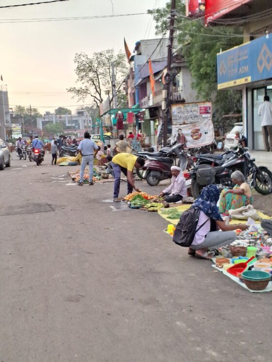 Betul Taza News : नगर पालिका की मुहिम के बावजूद गंज बाबू चौक से कॉलेज चौक तक सड़क पर फैली दुकानें