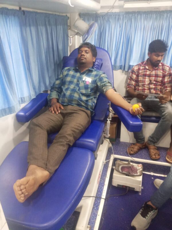 Blood Donation: ग्राम चिरापाटला में पहली बार हुई रक्तदान की शुरुआत: 31 यूनिट हुआ रक्तदान