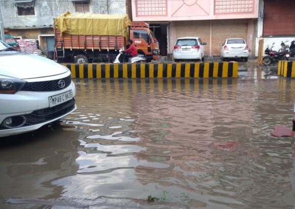 Betul News: शहर के मुख्य मार्गो पर जमा हो रहा नाली का पानी, फैल रही बदबू, बीमारियों का खतरा बढ़ा