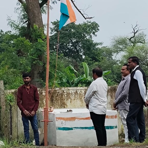 Betul Samachar: अमरावतीघाट में स्वतंत्रता संग्राम सेनानी की समाधि पर सलामी न दिए जाने पर आक्रोश, शिकायत के बाद भी कोई कार्रवाई नहीं